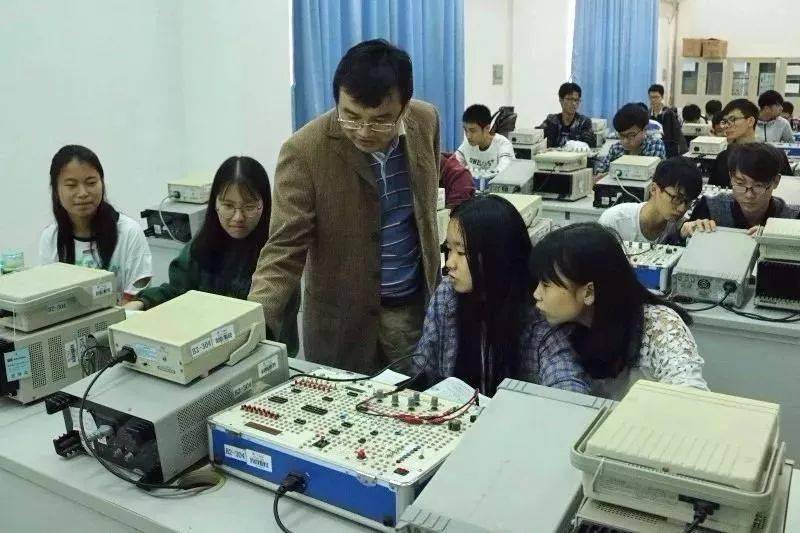 开云体育 开云平台计算机工程学院 “互联网+”大时代的来临我们将会是这个时代的佼佼者！(图2)