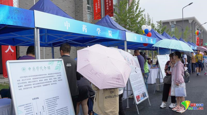 开云 开云体育平台推进大类招生、增加新兴专业、零门槛转专业……这些高校招生放大招！(图2)