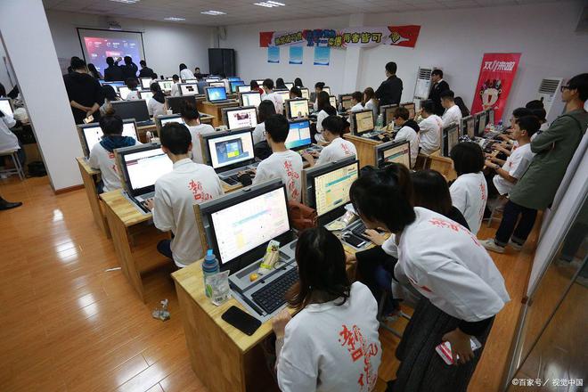 开云APP 开云官网入口计算机就业哀鸿遍野为何依旧是高考生的首选专业？理由让人意外(图1)