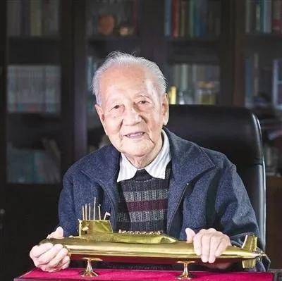 开云 开云体育官网黄旭华：隐姓埋名研制核潜艇30年未曾回乡亲自深潜成世界先例(图5)