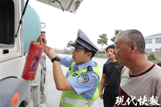 节日我在岗｜盐城辅警7年后逆袭成民警：肩上担子更重了开云体育 开云平台(图3)