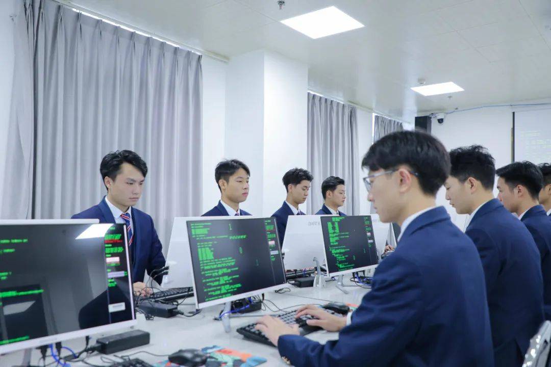 开云 开云体育官网绵阳飞行职业学院丨计算机应用技术：大数据时代风口专业前景与「钱景」并存(图1)