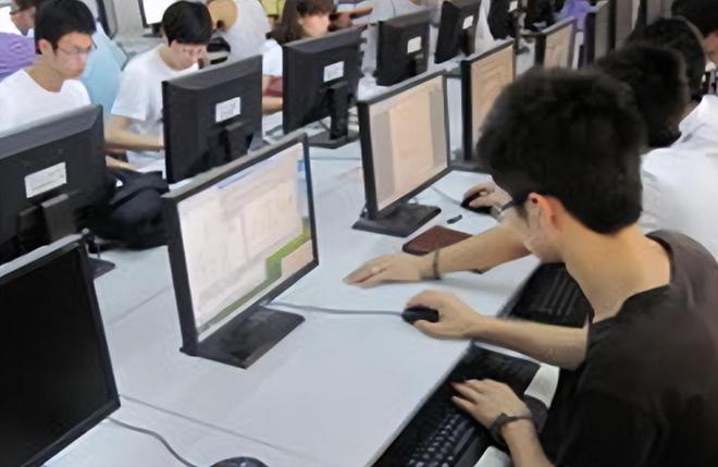开云体育 开云官网2024高考专业热度排行出炉计算机仅排第二榜首堪称“常青树”(图1)