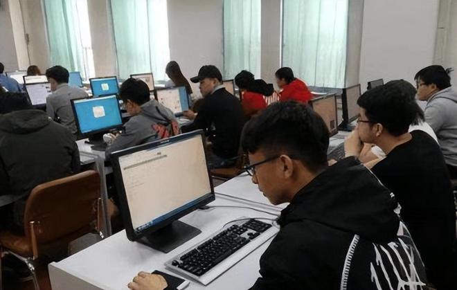 开云体育 开云官网2024高考专业热度排行出炉计算机仅排第二榜首堪称“常青树”(图8)